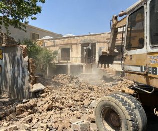 گزارش تصویری |🎥 رفع خطر بنای مخاطره آمیز خیابان رازی ۱ به استناد بند ۱۴ ماده ۵۵ قانون شهرداریها با توجه به زلزله اخیر  و در خواست مالک