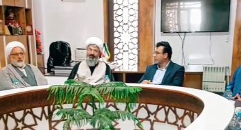 دیدار امام جمعه محترم ومعظم شهرستان جناب آقای دکتر طاهری وامام جمعه موقت شهرستان جناب  حاج آقای محمدی وجمعی از فعالین حوزه اجتماعی و جانبازان دفاع مقدس با شهردار کاشمر مهندس کوهسرخی جهت عرض تبریک هفته دولت وتقدیر وتشکر از مجموعه خدمات شهرداری
