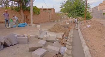 عملیات نصب جدول  جهت هدایت آبهای سطحی کوچه رسالت ۳