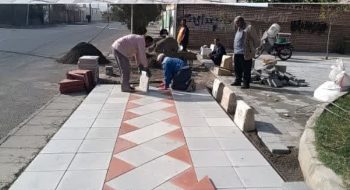 ادامه‌عملیات کفسازی ونصب تایل بتنی وموزاییک فرش پارک دانش ۱۶