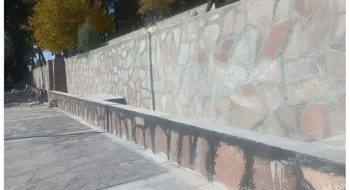ادامه عملیات سنگ چینی دیواره آبشارسیدمرتضی (ع)