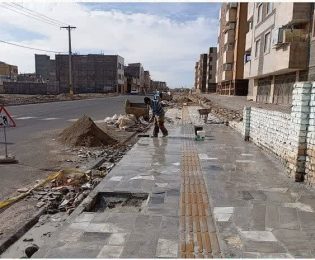 شروع عملیات کفسازی وسنگ فرش پیاده رو ضلع شمالی خیابان ایثارگران