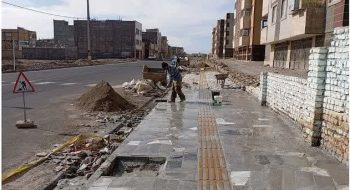 شروع عملیات کفسازی وسنگ فرش پیاده رو ضلع شمالی خیابان ایثارگران