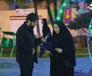ماجرای تابلو وسط شهر کاشمر چی بود ؟!!!
