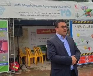 بازدید مهندس کوهسرخی از غرفه‌های هلال احمر در جوار امامزاده سید مرتضی (ع)