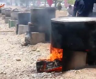 مردم علوی‌دل کاشمر، دوباره به میدان اومدن… با عشق به امیرالمؤمنین، با اطعام ۱۱۰ دیگ نذری