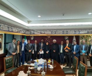 دیدار نماینده محترم حاج آقای نیک بین  و شهرداران منطقه ترشیز،رییس اداره راه و شهرسازی و فرماندارشهرستان کوهسرخ با سرکار خانم فرزانه صادق وزیر محترم راه و شهرسازی و آقای دکتر گلپایگانی معاون محترم وزیر و رئیس سازمان بازآفرینی شهری ایران